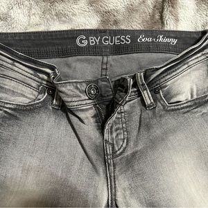 Guess skinny jeans -excellent condition size 26